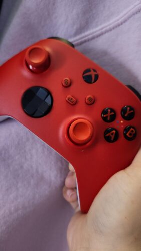 Xbox Core Wireless Gaming Controller – Pulse Red – Xbox Series X|S, Xbox One, Windows PC, Android, and iOS photo review