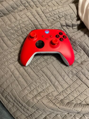 Xbox Core Wireless Gaming Controller – Pulse Red – Xbox Series X|S, Xbox One, Windows PC, Android, and iOS photo review